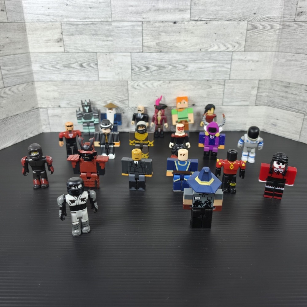 Roblox Action Figures Mixed Lot Plastic Various Characters lot of 20